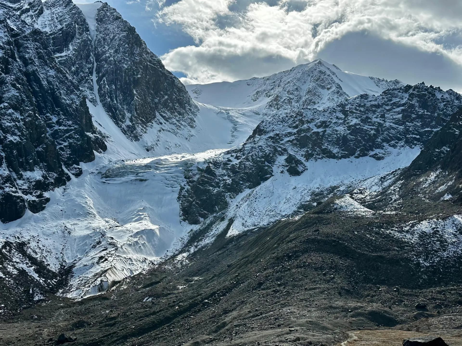 Aktru glacier and mountain basin in the Altai region